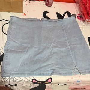 Wild Fable Sz 20w Light Denim Mini Skirt With Side Slit. NWT